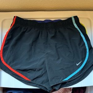 Nike shorts-M
